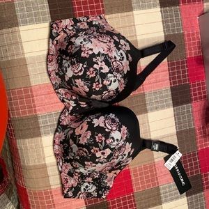 Torrid Bra 42DD NWT Roses and Skulls